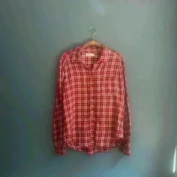 Hollister, red and white plaid button down shirt size women’s medium - Picture 1 of 3